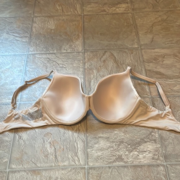 Victoria’s Secret Bra - Body by Victoria Lined Perfect Coverage - Picture 2 of 6